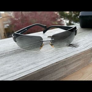 Versace sunglasses w dark blue tint. Incl case & cloth